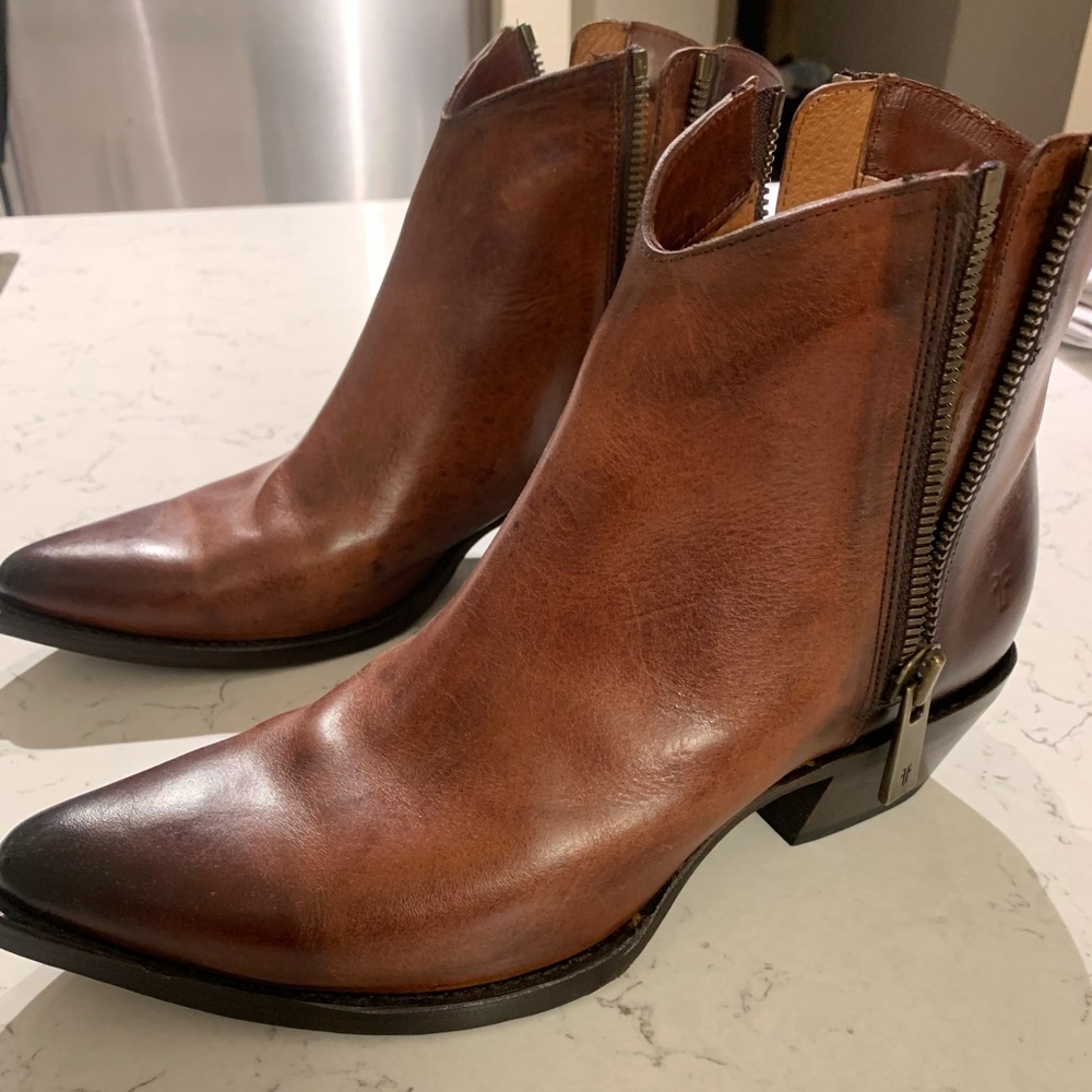 Frye Sacha Zip Bootie